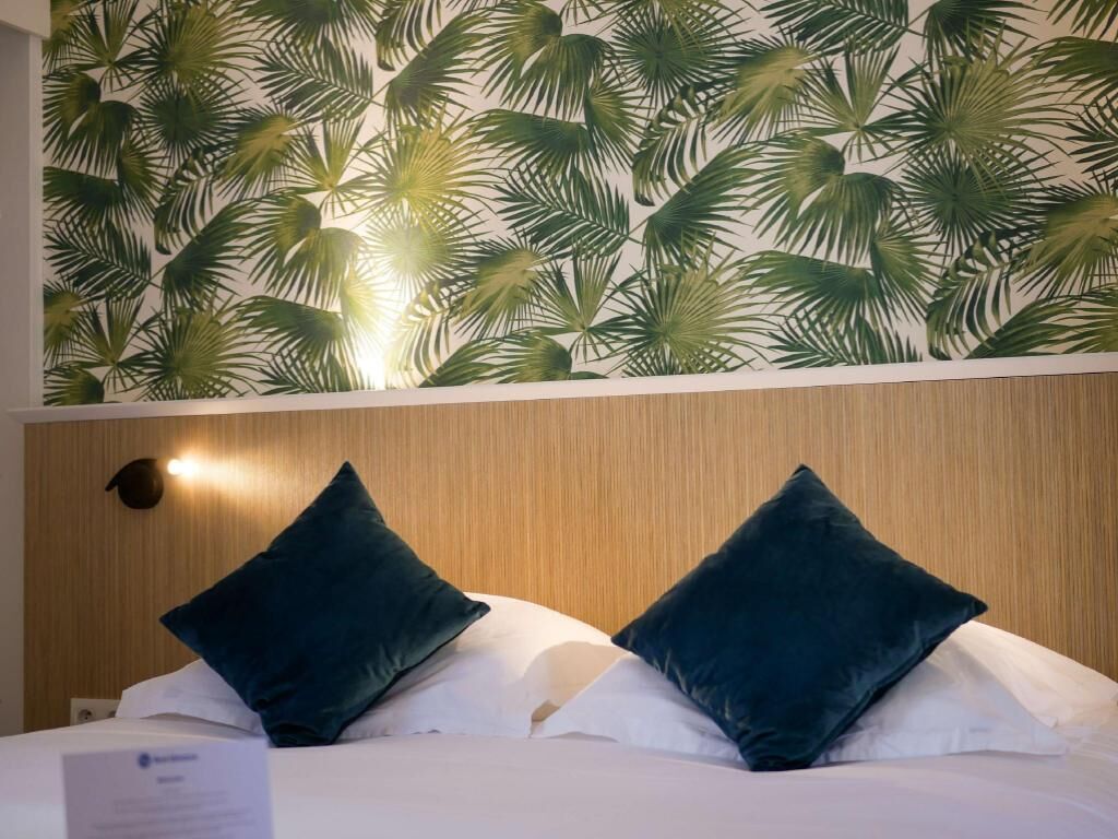 Premium bedding, in-room safe, desk, iron/ironing board