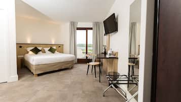 Literie de qualité supérieure, coffres-forts dans les chambres, bureau