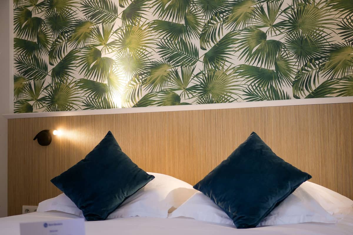 standard cottage, 1 queen bed, non smoking, terrace | premium bedding, in-room safe, desk, iron/ironing board