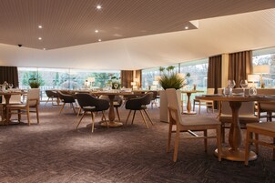 Breakfast, lunch, dinner served; French cuisine, garden views 