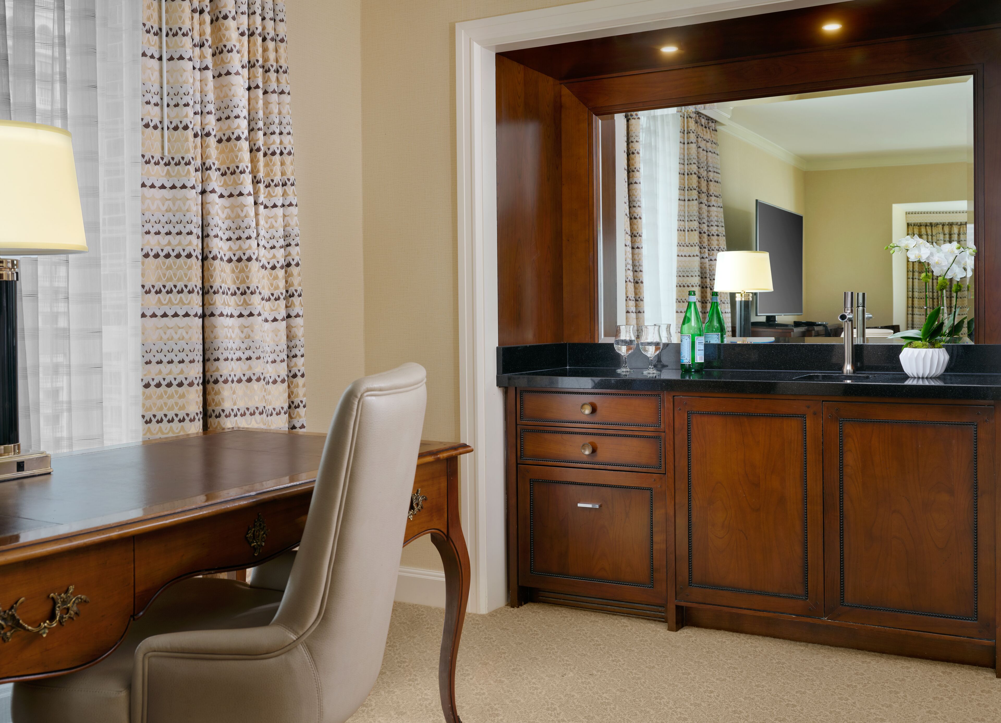 premium bedding, minibar, in-room safe, desk