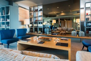 供应午餐和晚餐