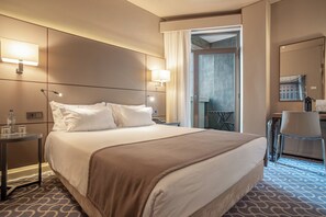 Hypo-allergenic bedding, minibar, in-room safe, desk - Hotel Dom Henrique Downtown (Porto)