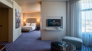 Deluxe Panoramic Suite | Ropa de cama hipoalergénica, minibar, caja fuerte y escritorio