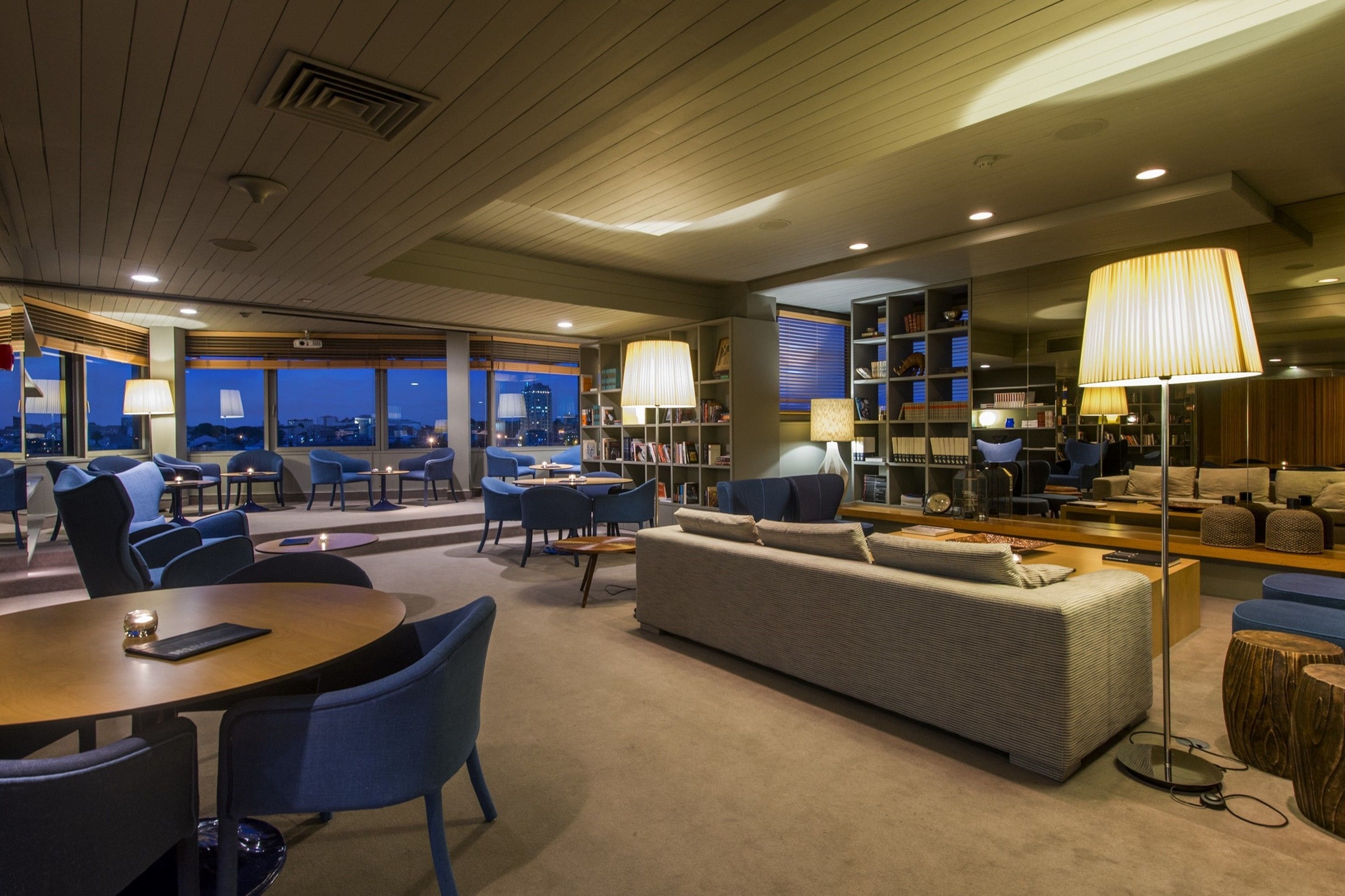 serves lunch and dinner