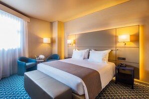 Hypo-allergenic bedding, minibar, in-room safe, desk - Hotel Dom Henrique Downtown (Porto)