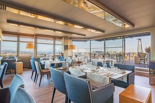 2 间餐厅，供应早餐、午餐和晚餐  ，地中海菜