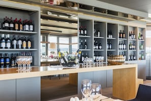 2 restaurants, breakfast, lunch, dinner served; Mediterranean cuisine