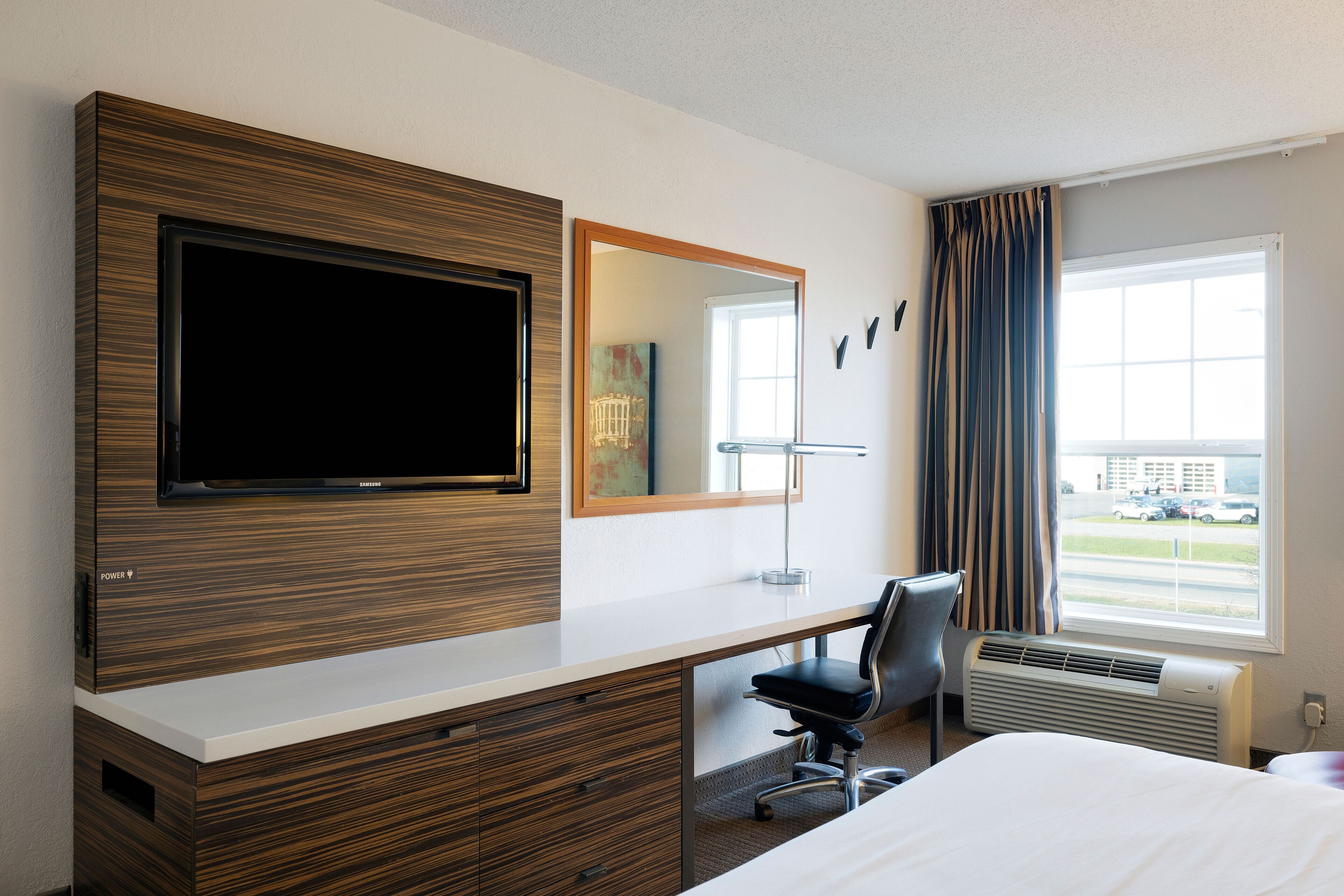 room, 1 king bed | hypo-allergenic bedding, down duvets, pillow-top beds