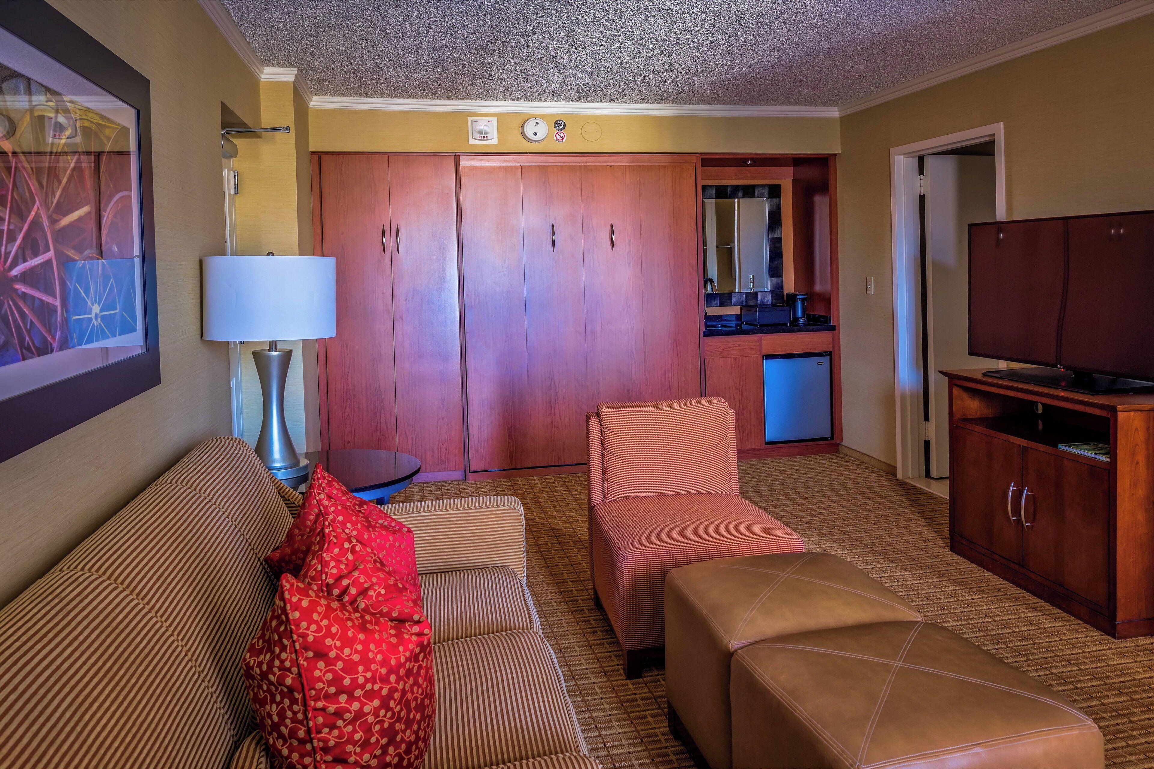 suite, 1 bedroom, non smoking | premium bedding, pillow-top beds, in-room safe, desk