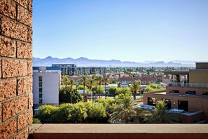 Suite, 1 Bedroom, Mountain View (Balcony) | Premium bedding, pillowtop beds, in-room safe, desk - Scottsdale Marriott Old Town (Scottsdale)