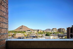 A cityscape with a mountain in the background, buildings, and a clear sky. - Scottsdale Marriott Old Town (Scottsdale)