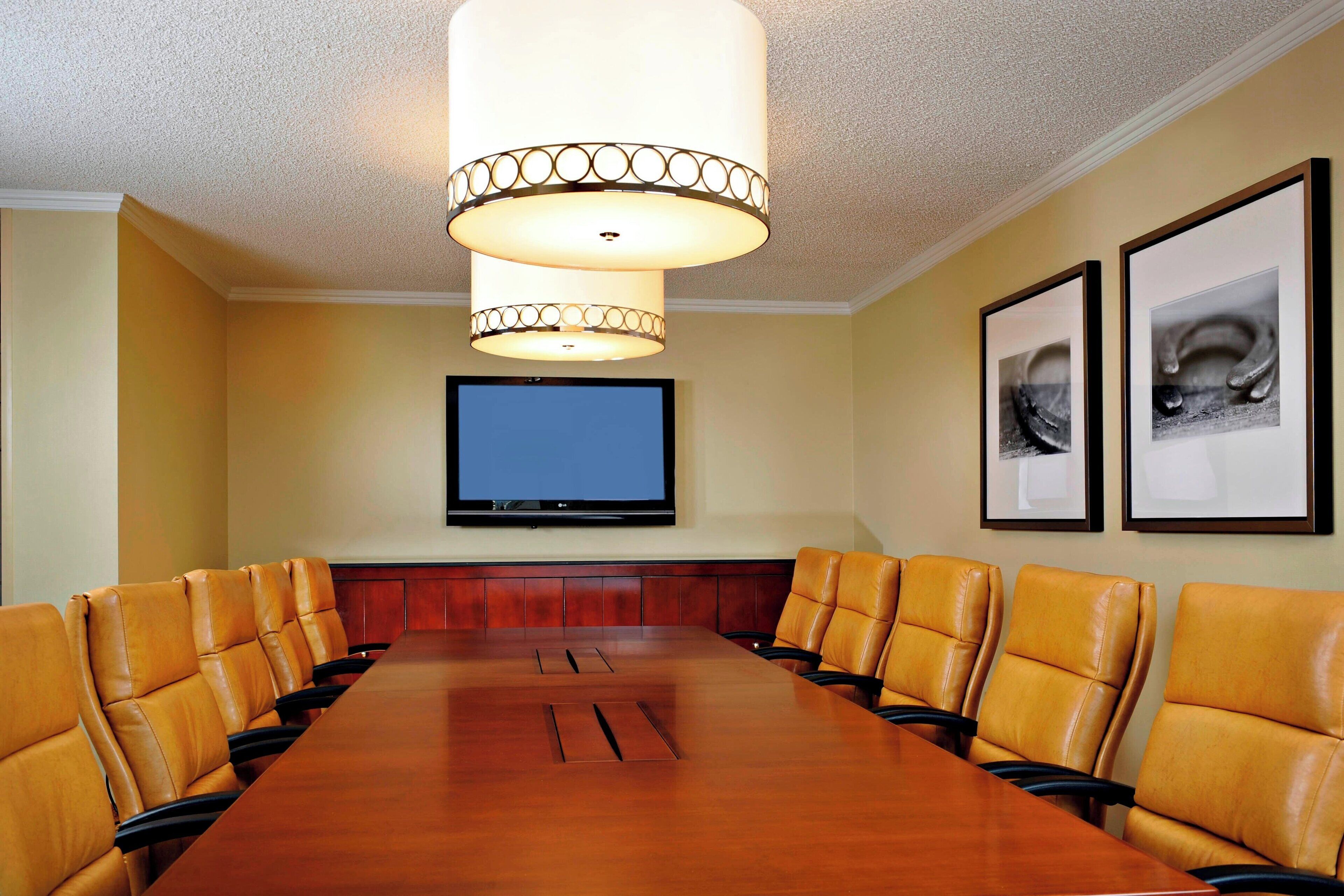 premium bedding, pillow-top beds, in-room safe, desk