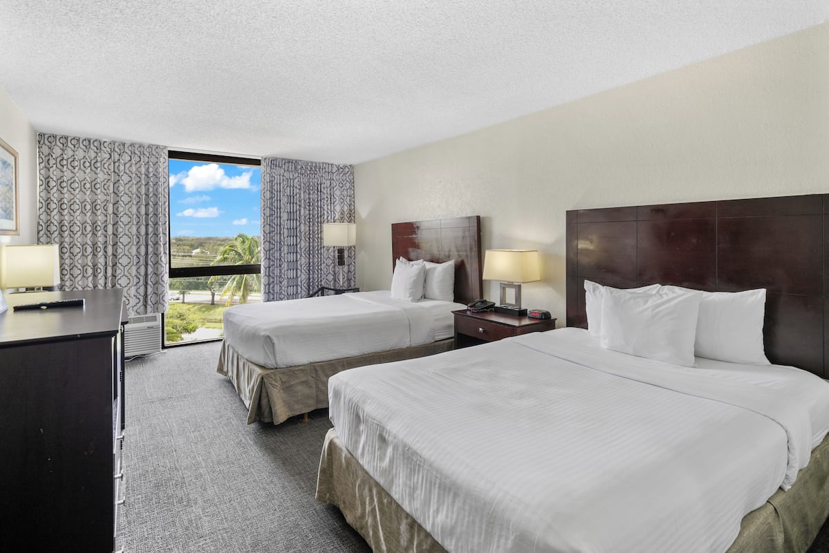 In-room safe, soundproofing, iron/ironing board, free WiFi