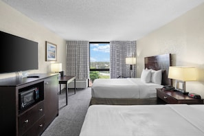 In-room safe, soundproofing, iron/ironing board, free WiFi