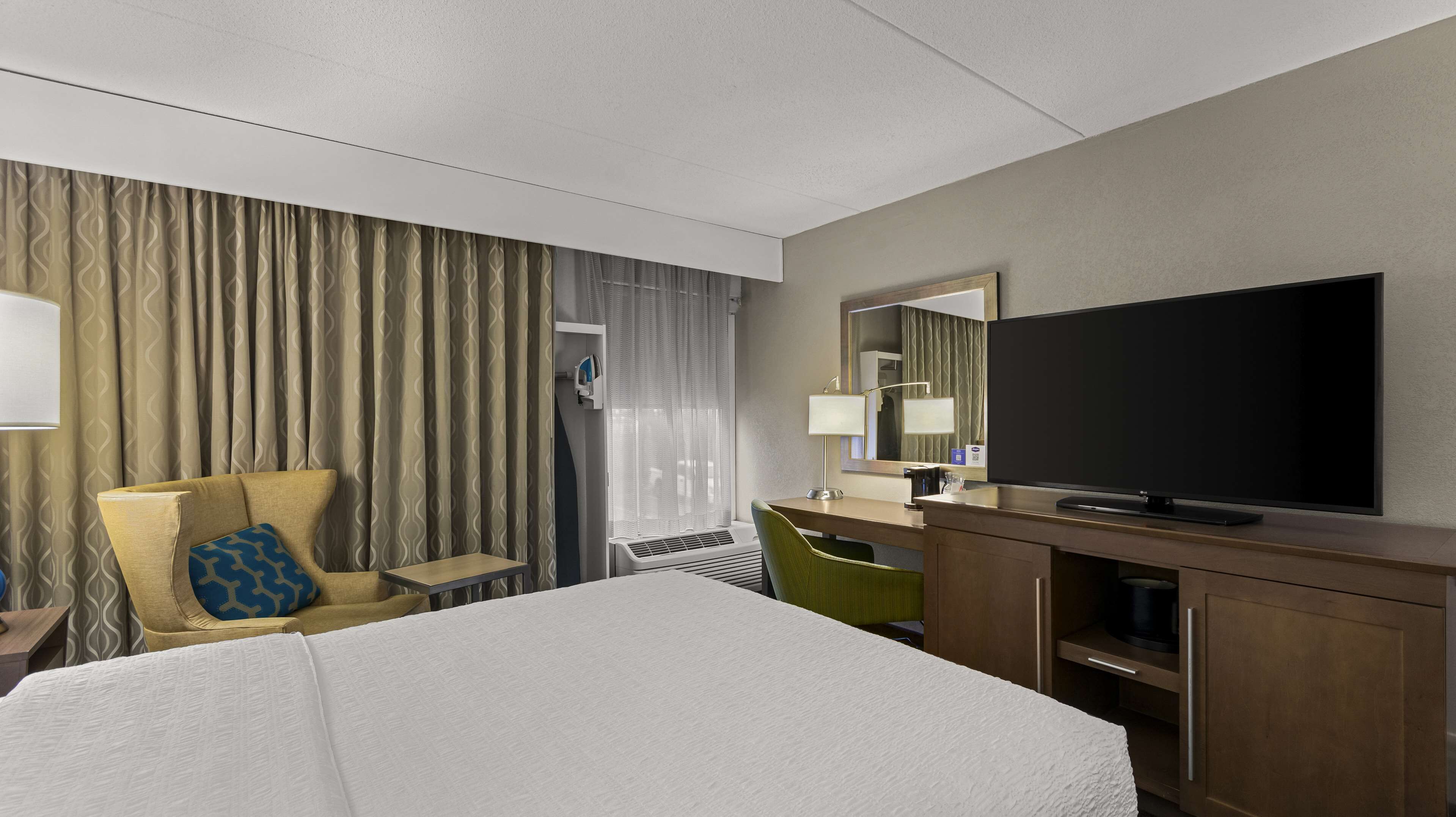 고급 침구, 객실 내 금고, 책상, 노트북 작업 공간