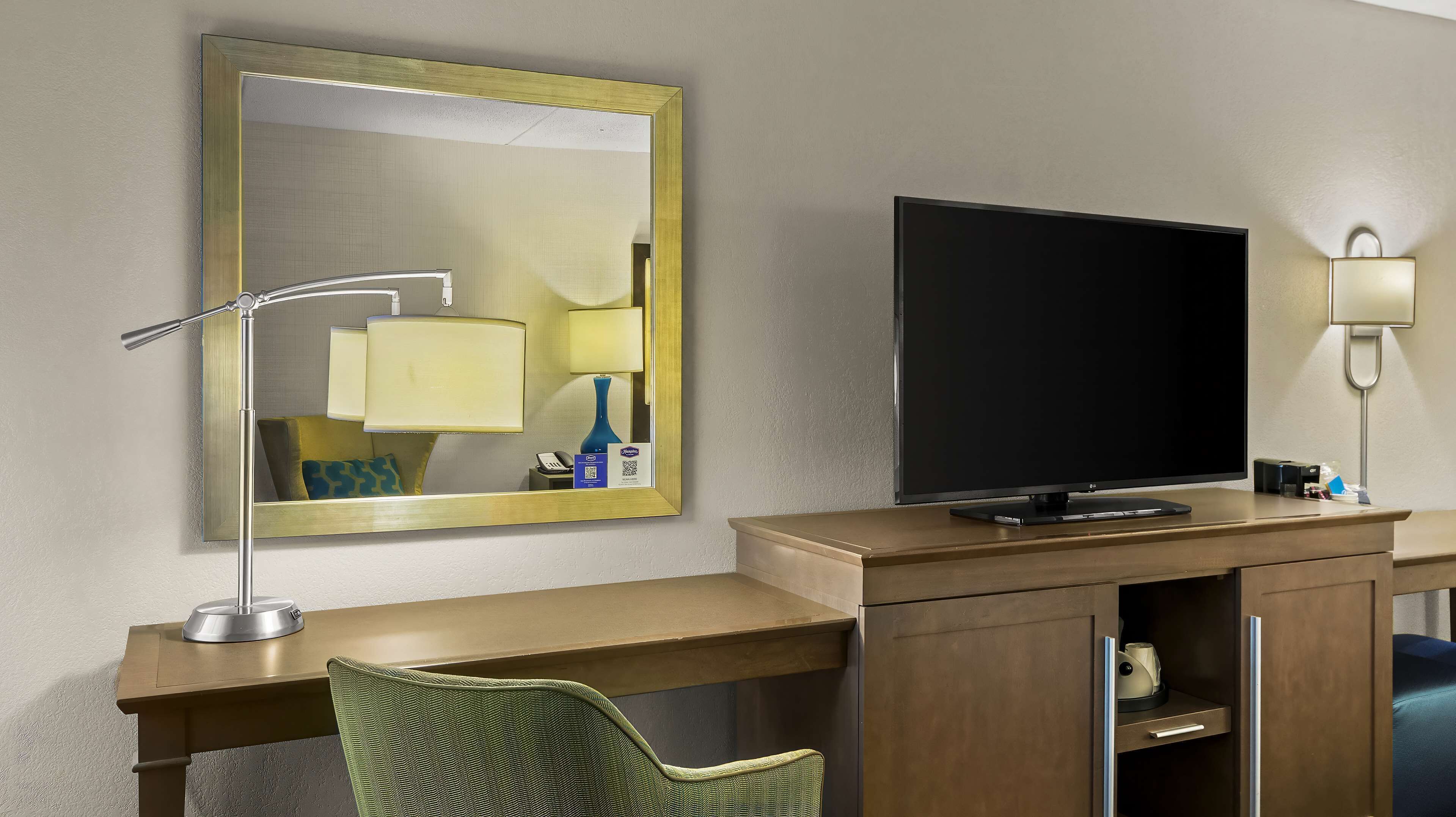 premium bedding, in-room safe, desk, laptop workspace