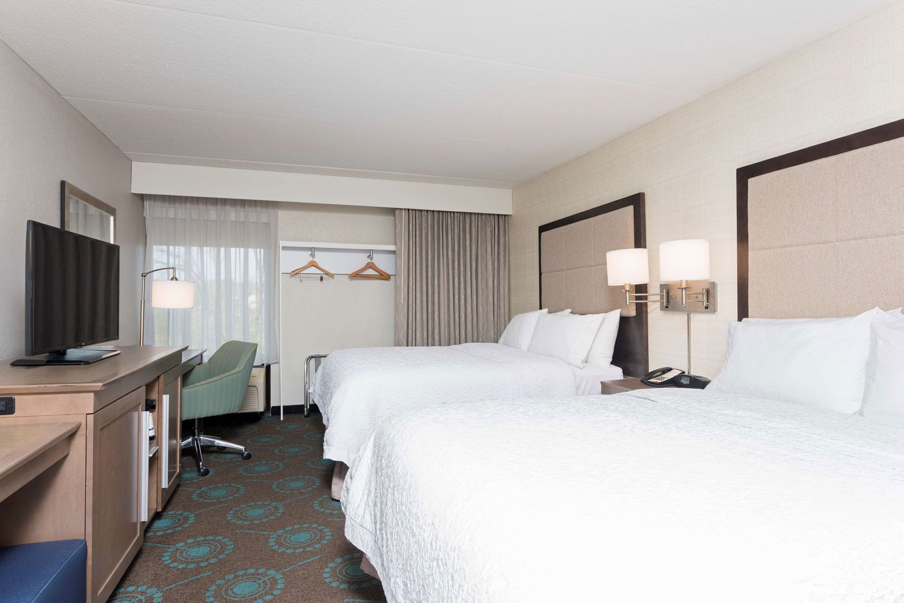 Premium bedding, in-room safe, desk, laptop workspace