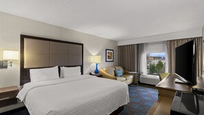 Premium bedding, in-room safe, desk, laptop workspace - Hampton Inn Bloomington (Bloomington)