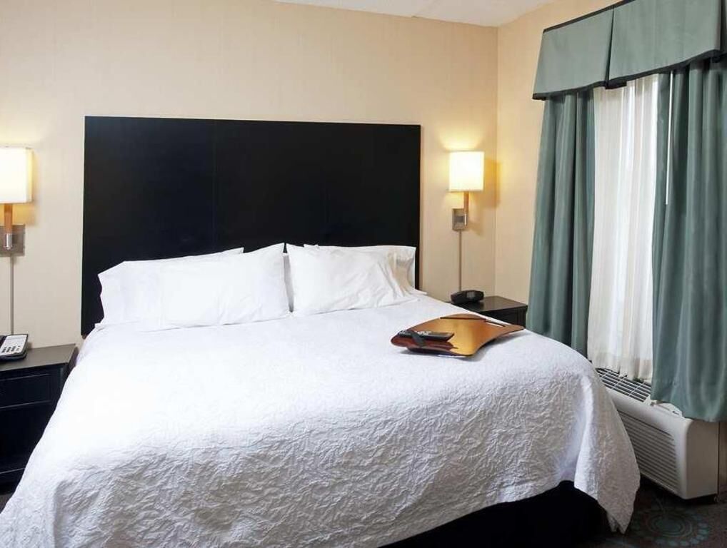 Premium bedding, in-room safe, desk, laptop workspace