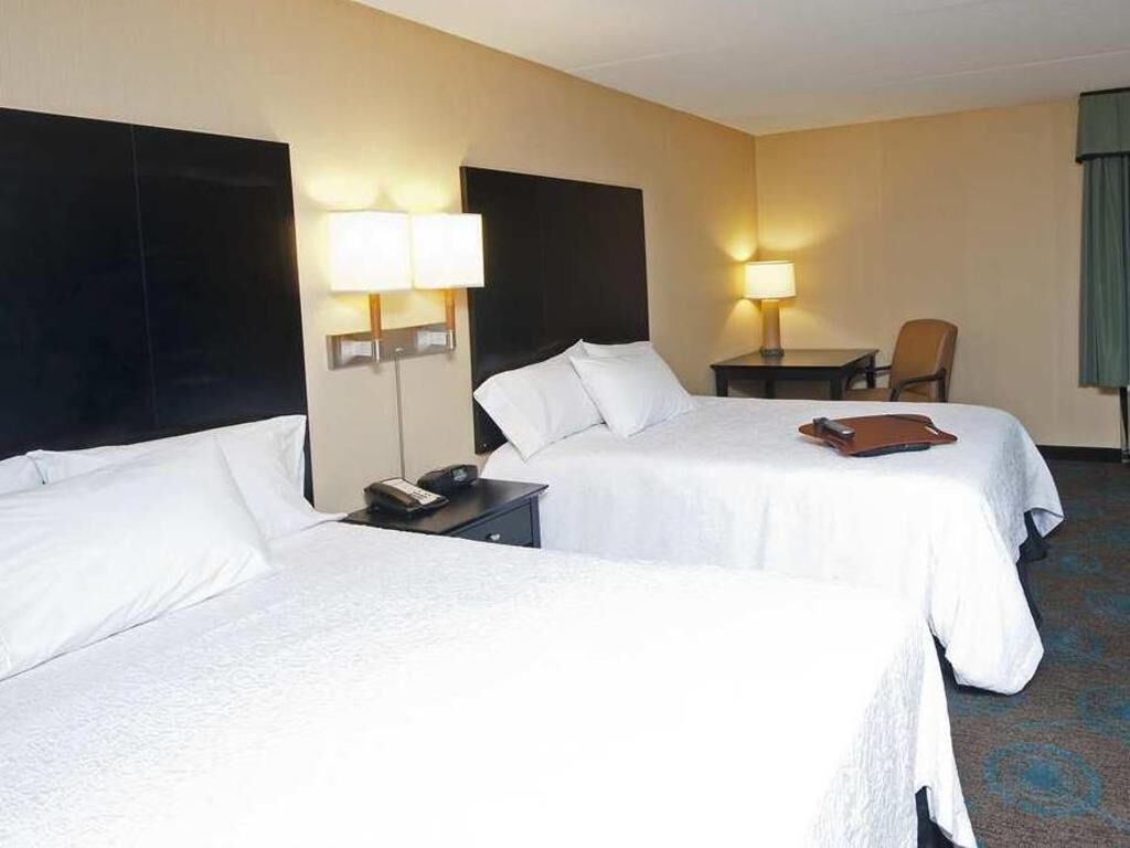 Premium bedding, in-room safe, desk, laptop workspace