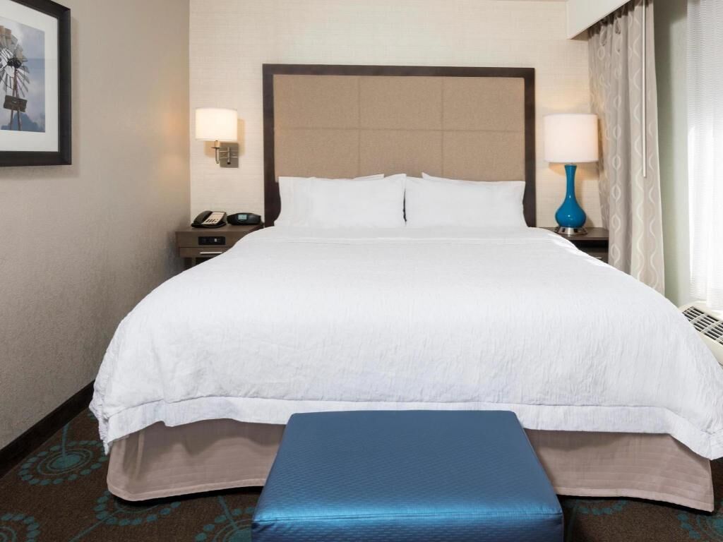 Premium bedding, in-room safe, desk, laptop workspace