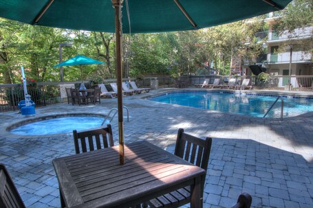 Hampton Inn Gatlinburg - Image 3