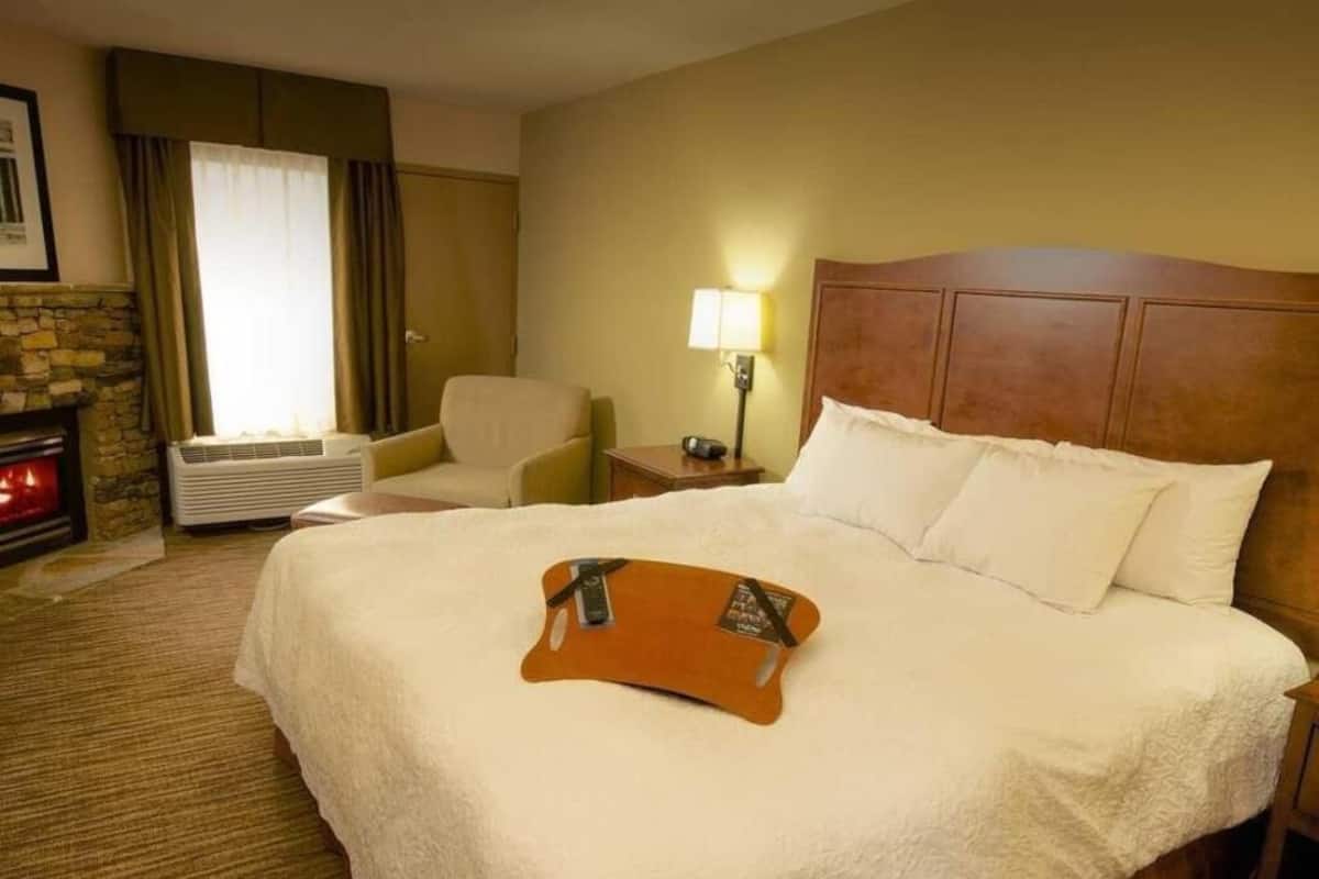 Két bảo mật tại phòng, bàn ủi/dụng cụ ủi quần áo