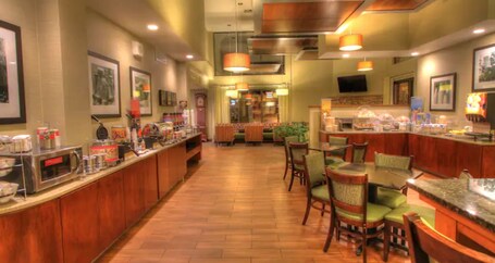 Hampton Inn Gatlinburg - Image 4