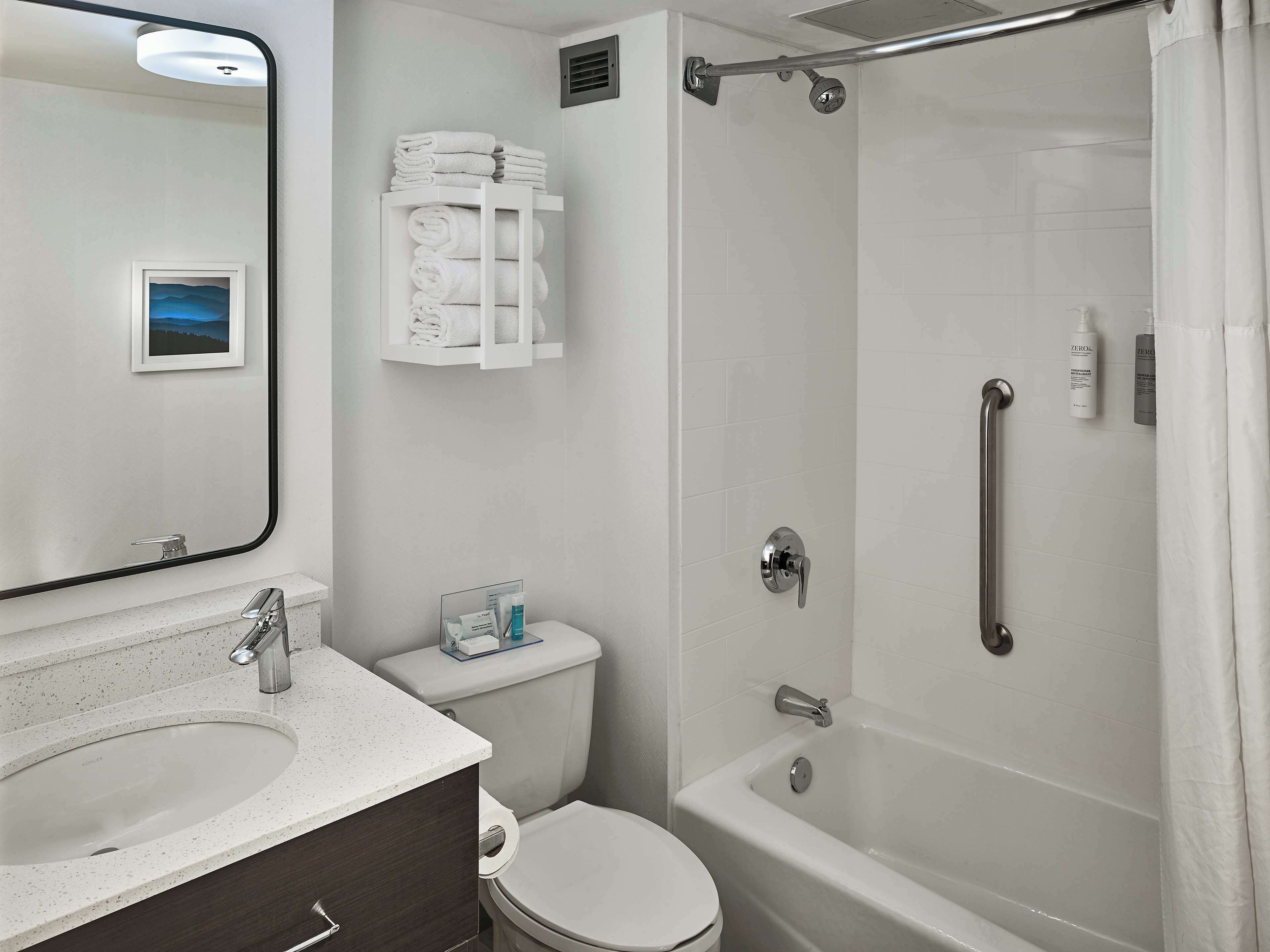 Zimmer, 1 Queen-Bett, barrierefrei, Badewanne (Creek View) | Badezimmer