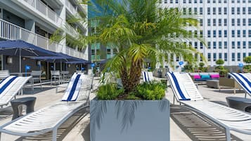 Piscine extérieure, cabanons gratuits