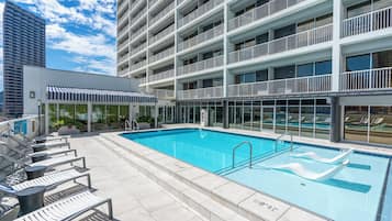 Utendørsbasseng og bassengtelt (inkludert)