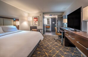 Premium bedding, in-room safe, desk, laptop workspace