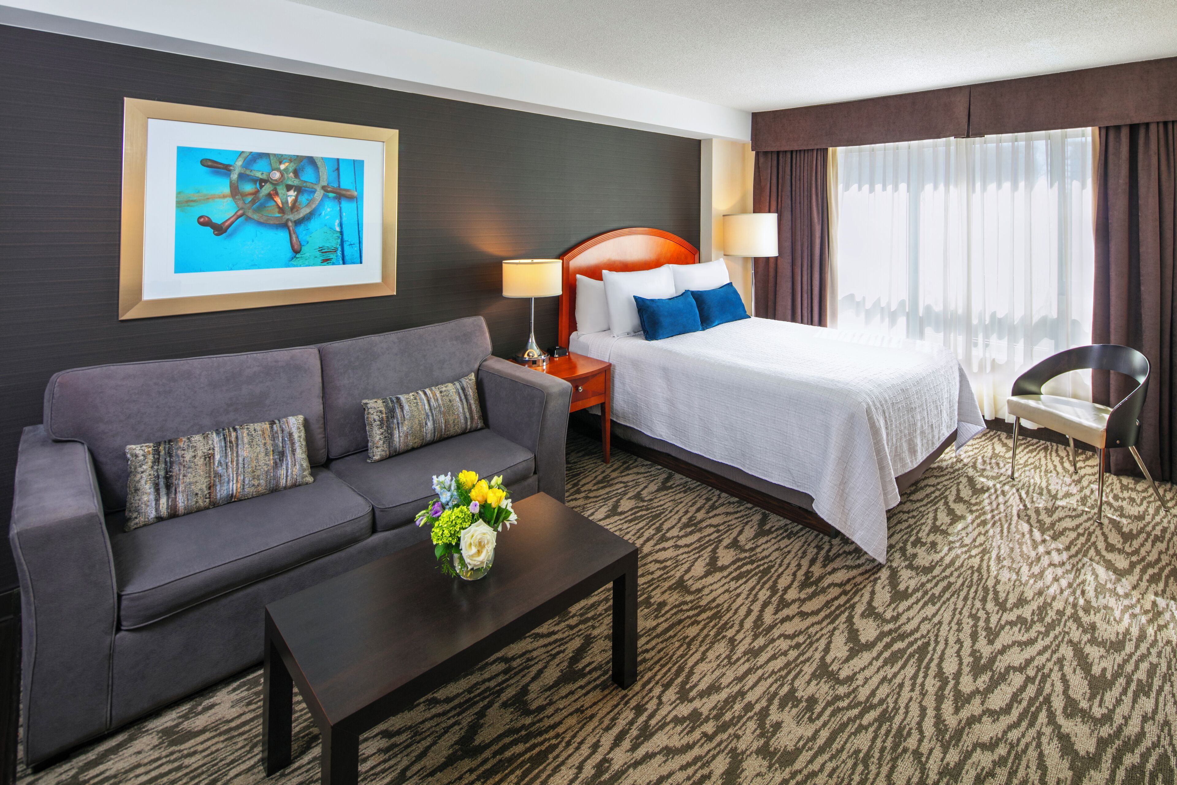 高級寢具、書桌、手提電腦工作空間、遮光窗簾/窗簾