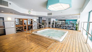 Indoor spa tub