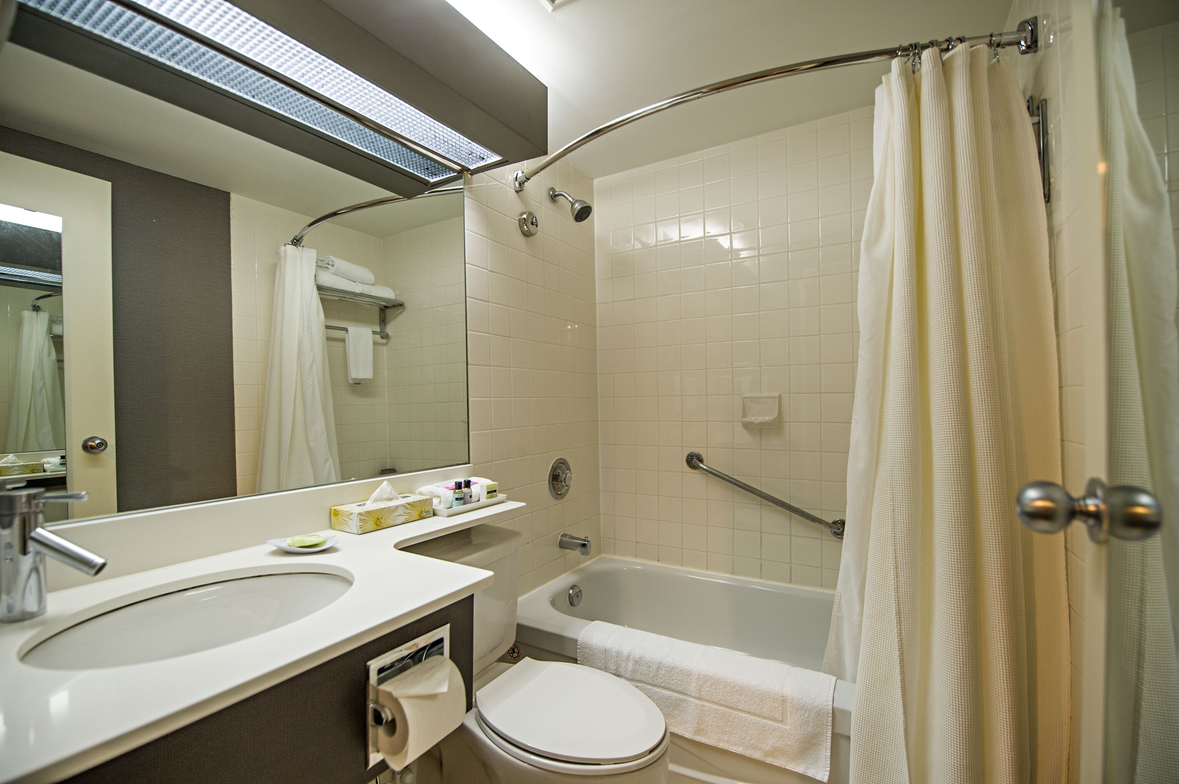 A bathroom with a sink, toilet, and bathtub.