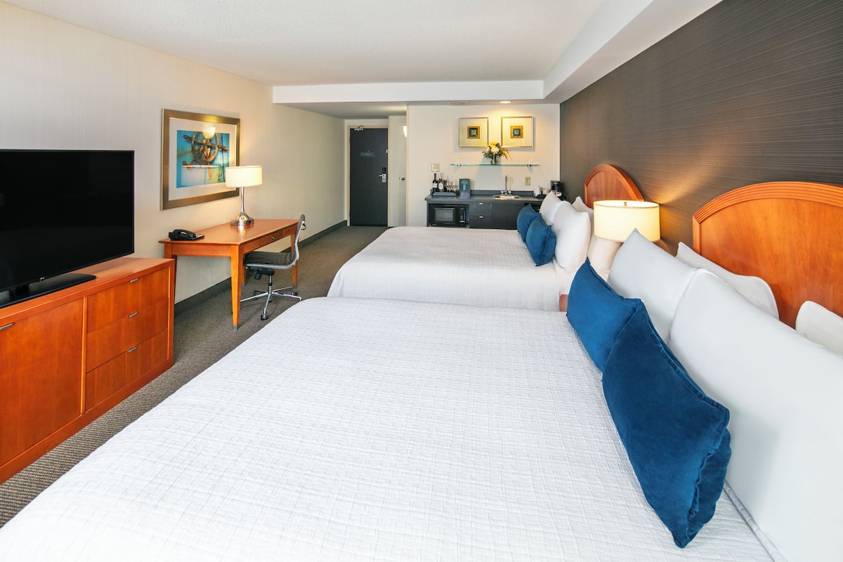 Standard Studio, 2 Queen Beds (Double)