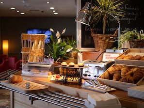 Buffet déjeuner (13.90 EUR par personne)