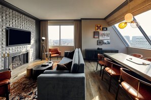 Creator Suite | 1 bedroom, premium bedding, down comforters, pillowtop beds - Loews Nashville Hotel at Vanderbilt Plaza (Nashville)