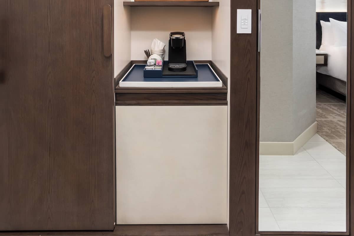 1 bedroom, premium bedding, down comforters, pillowtop beds