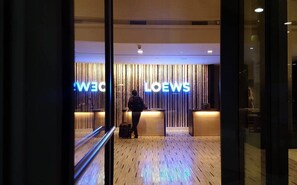 Lobby lounge