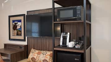 Egyptian cotton sheets, premium bedding, pillowtop beds, desk