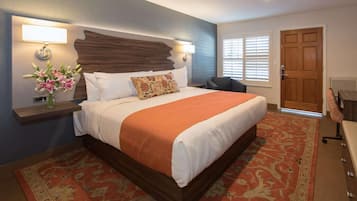 Egyptian cotton sheets, premium bedding, pillowtop beds, desk