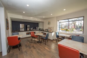 Free daily continental breakfast - The Vine Inn Davis (Davis)