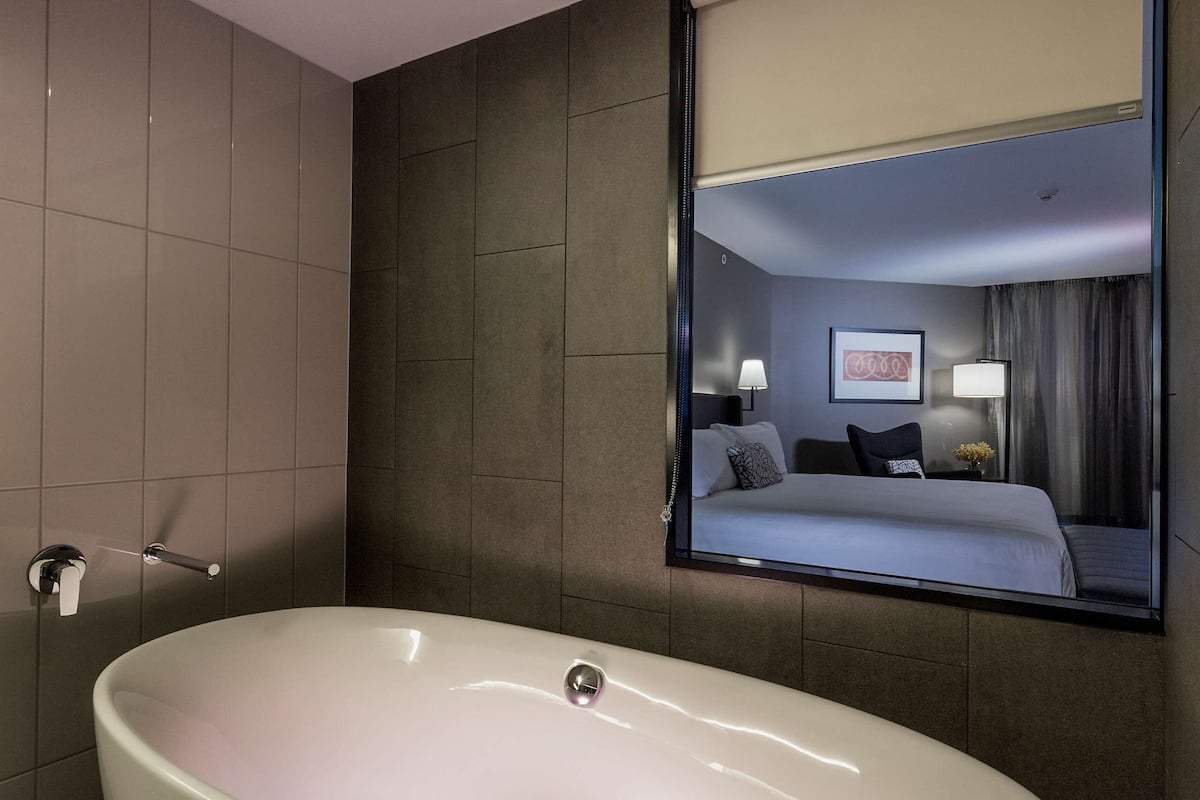 premier king corner room | bathroom | shower, free toiletries, hair dryer, bathrobes