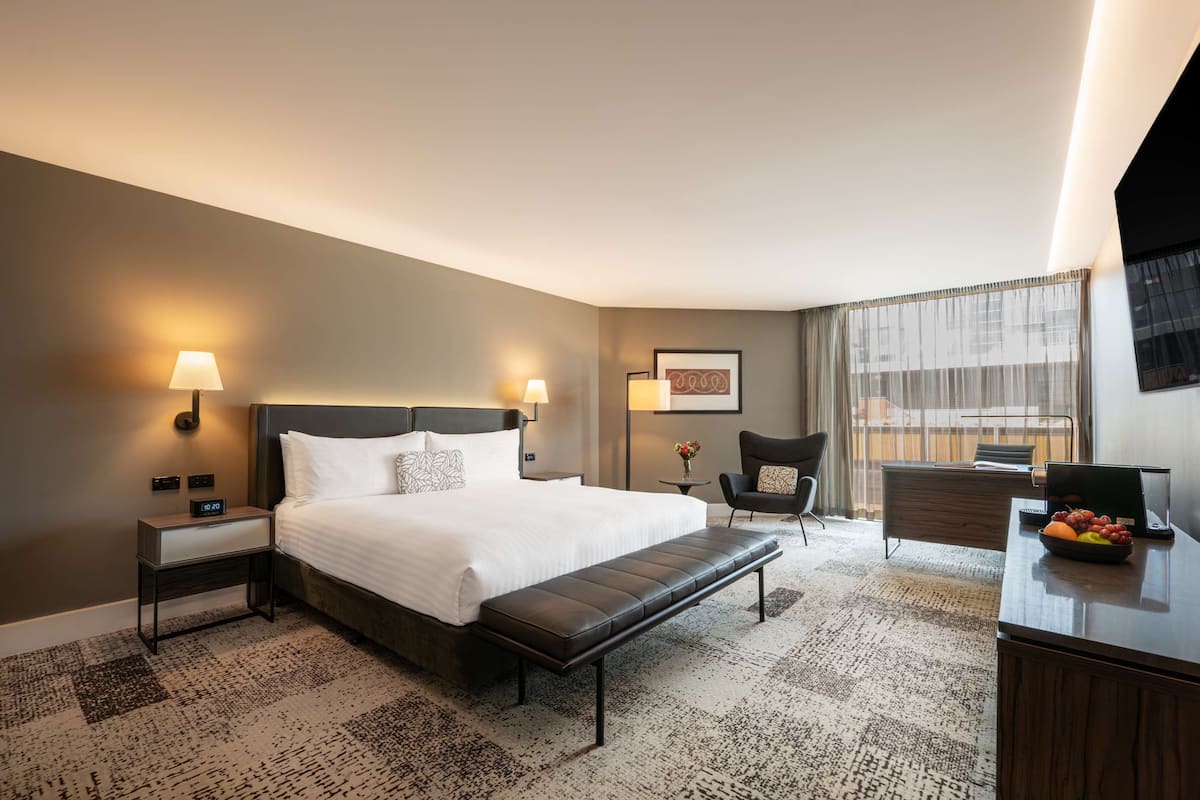 Quarto premier | Roupas de cama premium, cofres nos quartos, escrivaninha