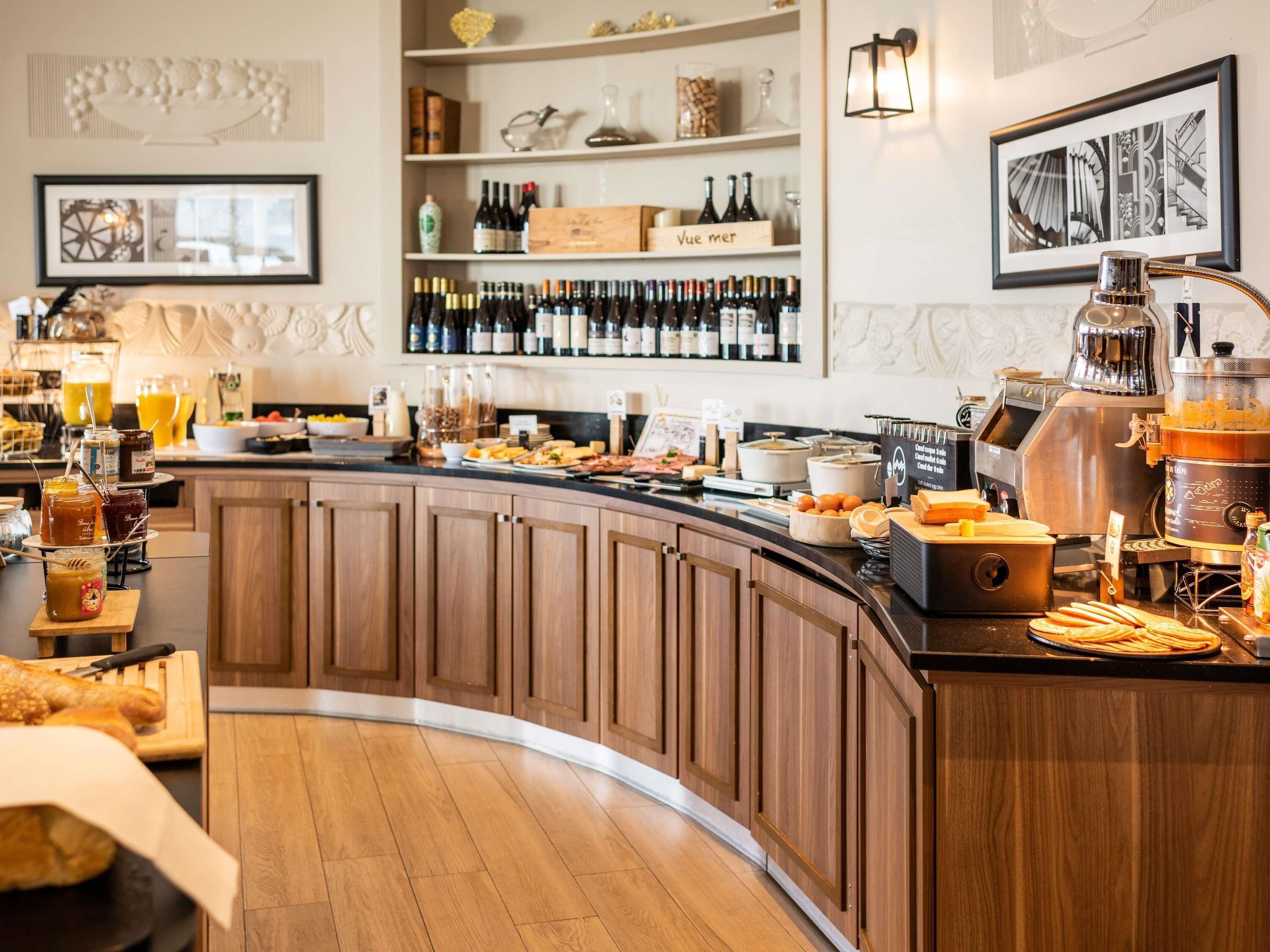 Petit déjeuner continental (20.5 EUR par personne)