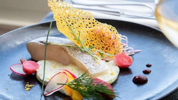 Déjeuner et dîner servis sur place
