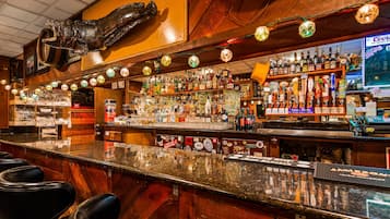 2 bars/lounges, sports bar
