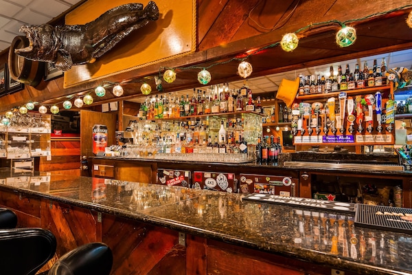 2 bar/ruang istirahat, bar sukan